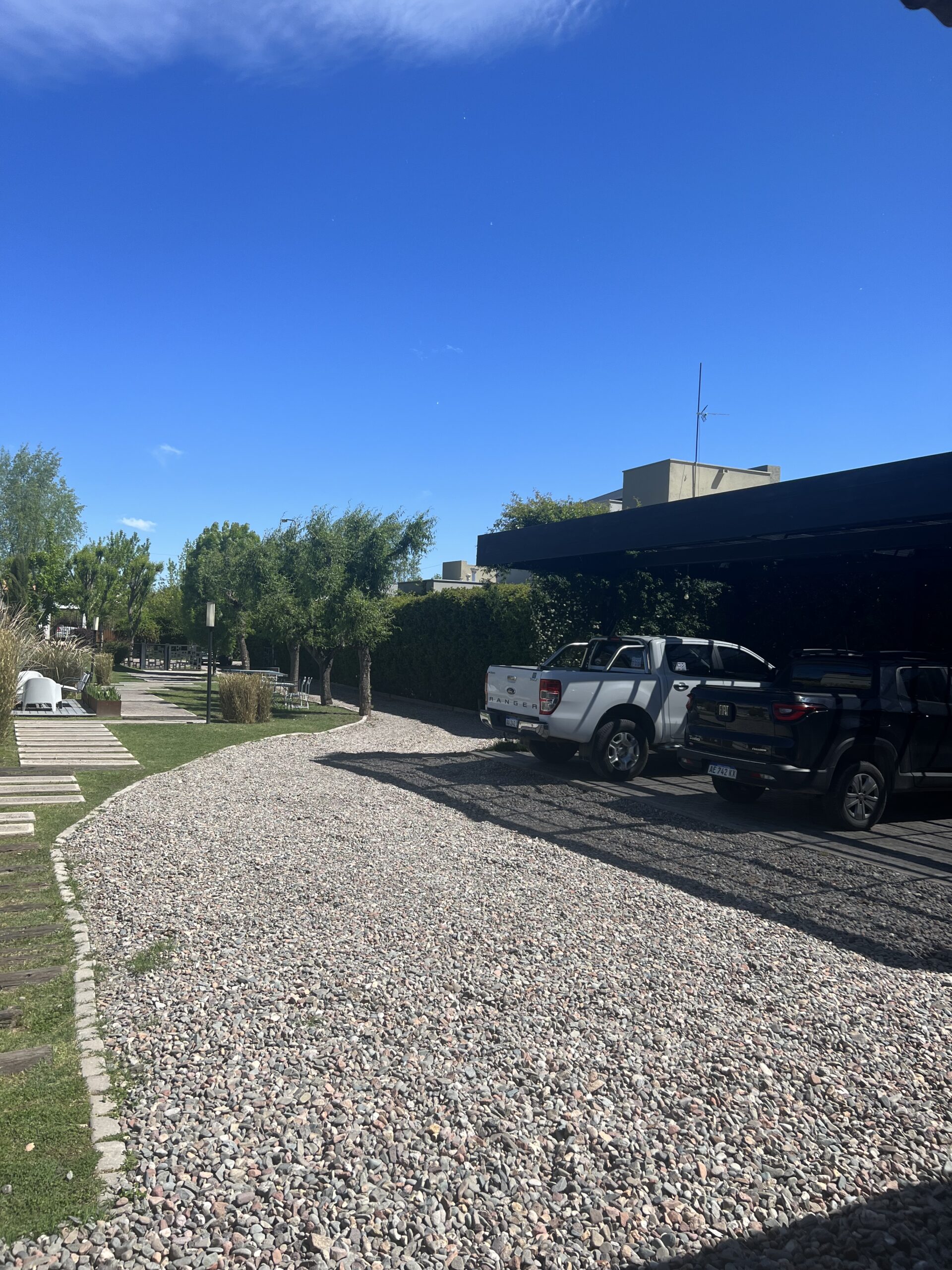 VENDO Bella casa Barrio Privado Las Praderas Tunuyan 2010m2 aprox lote y 400m2 cubiertos - Imagen ampliada 3