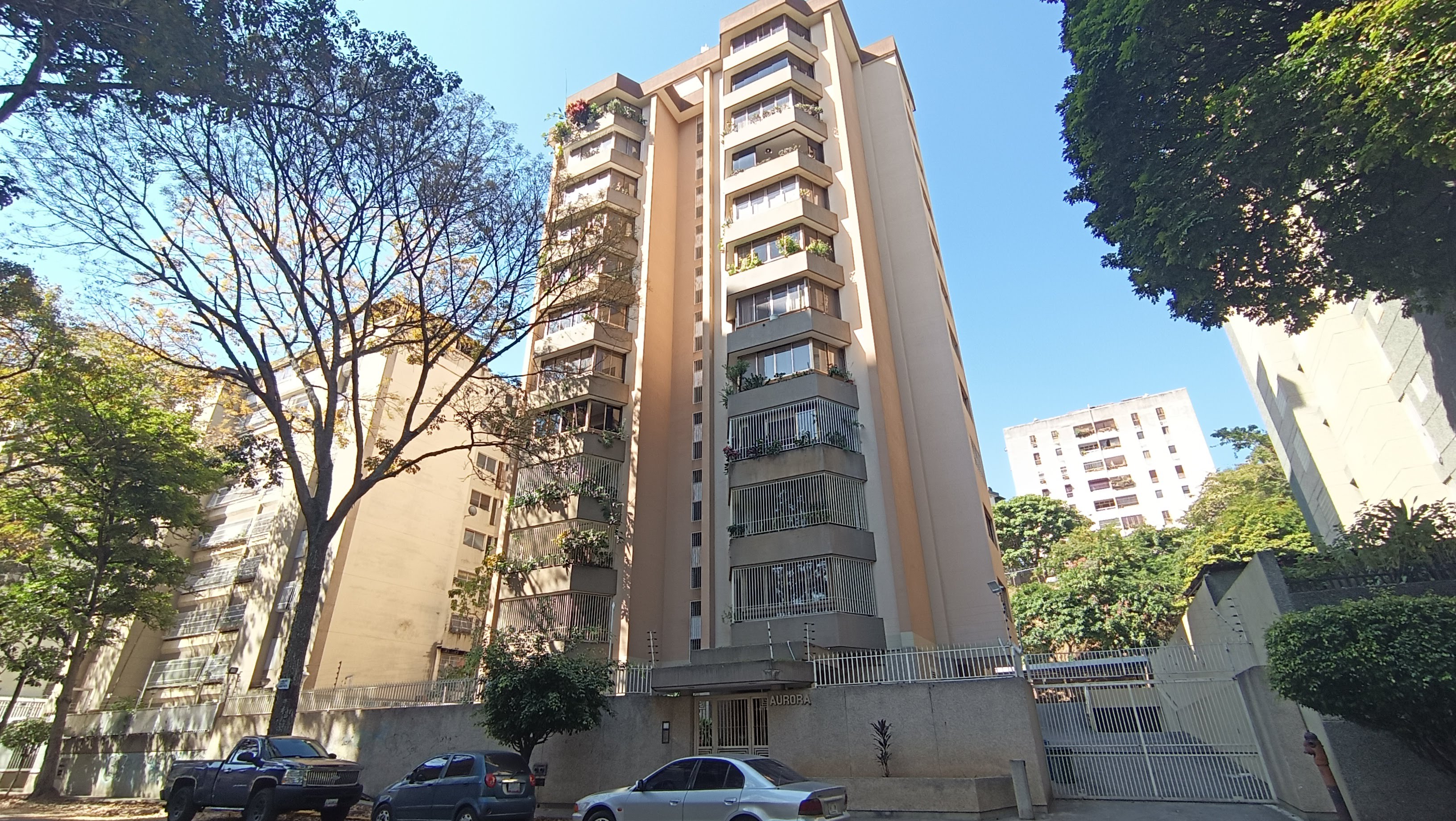 Remodelado apartamento en venta en La Urbina Caracas - Imagen ampliada 2