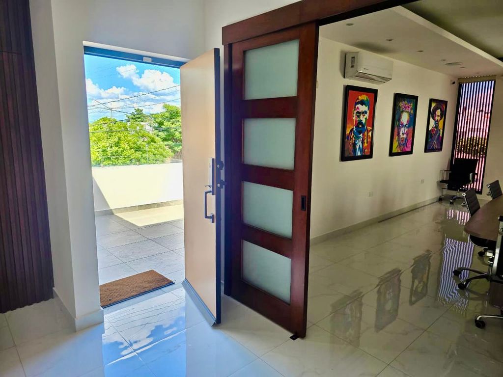 Propiedad Corporativa en Venta a Pasos del SAT | Totalmente Equipada - Imagen ampliada 2
