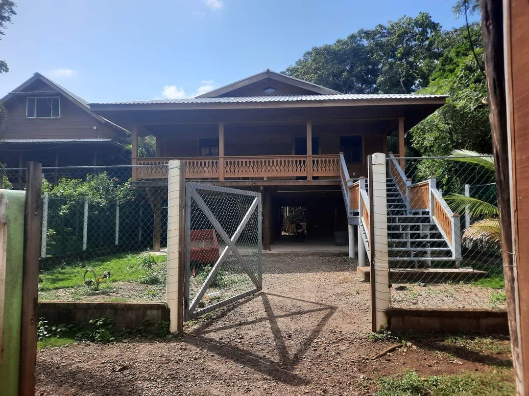 House for Sale near Circle K on Utila Bay Islands Honduras - Plano 1